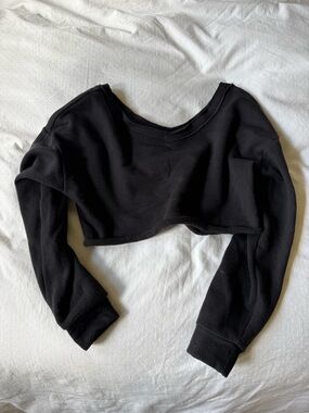 ALO Black Cropped Long-Sleeve Women's Sweatshirt